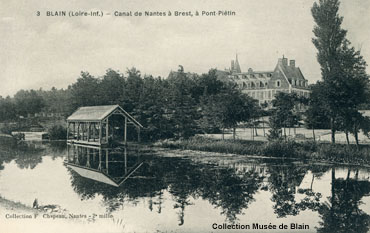 le château du Pont-Piétin vu du canal de Nantes à Brest